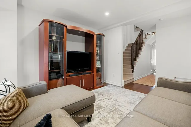 Additional image 8 of 2220 Queensway Dr Unit 13