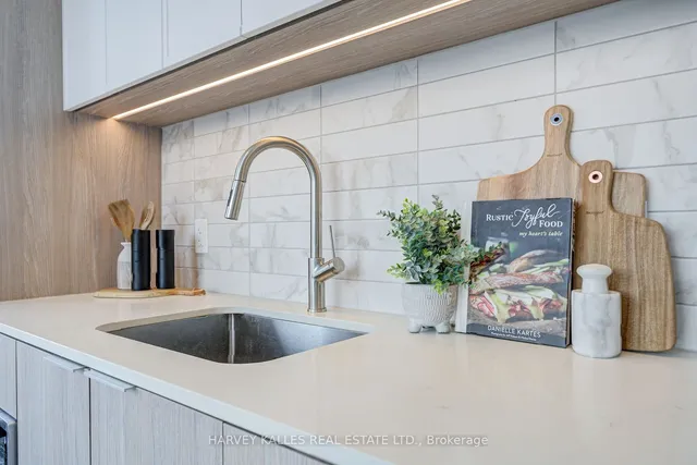 Additional image 21 of 2020 Bathurst St Unit PH05