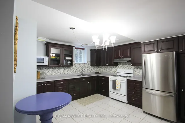 Additional image 31 of 10 Frances Ave