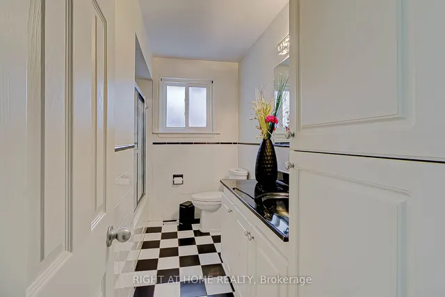 Additional image 11 of 130 Cultra Sq