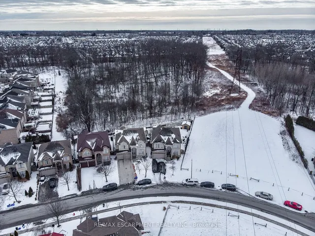 Additional image 40 of 240 CLOVERLEAF Dr