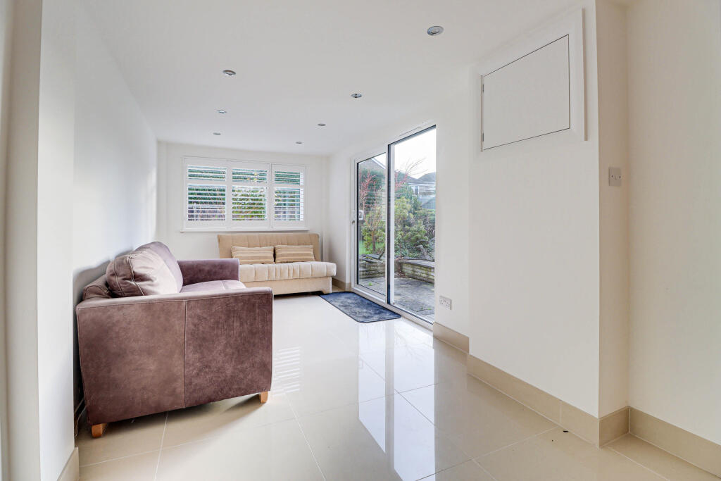 Additional image 9 of Hawthorn Way, St. Albans, Hertfordshire, AL2