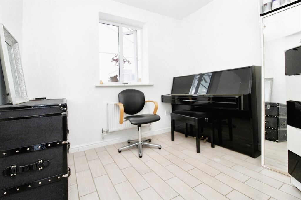 Additional image 10 of Rhodfa Sweldon, Barry