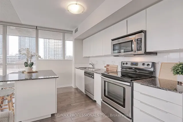 Additional image 8 of 2240 Lake Shore Blvd Unit 404