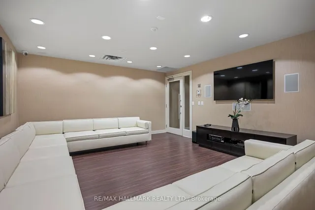 Additional image 33 of 320 Richmond St Unit 203