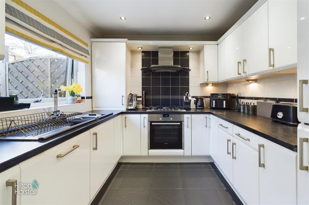 Additional image 11 of Barn Field Close, Colne