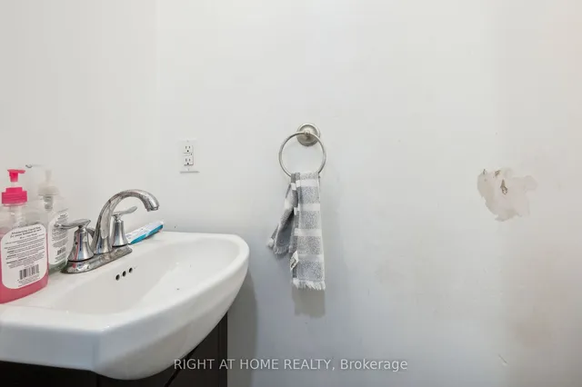 Additional image 16 of 22 Lynmont Rd