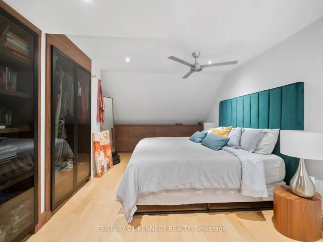 Additional image 31 of 570 Wellington St Unit 13A