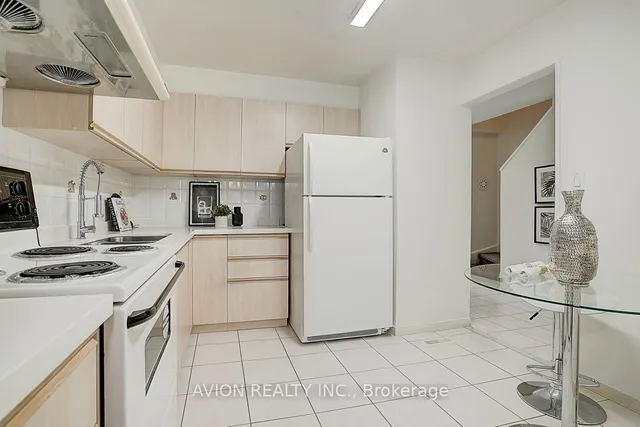 Additional image 9 of 250 Sprucewood Crt