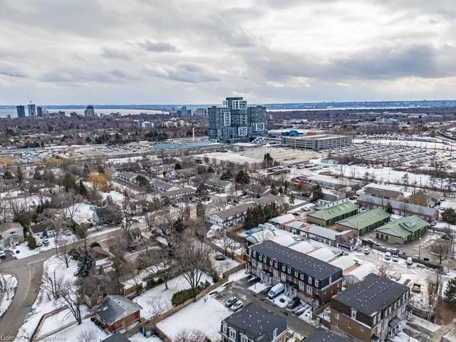 Additional image 41 of 2220 Queensway Dr Unit 13