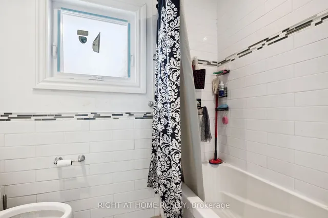 Additional image 23 of 22 Lynmont Rd