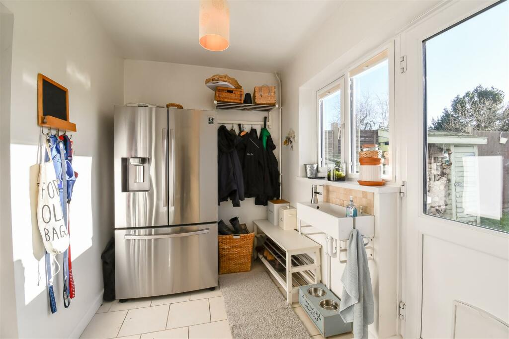 Additional image 41 of Highlight Lane, Barry