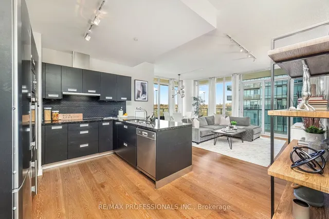 Additional image 13 of 88 Park Lawn Rd Unit 911