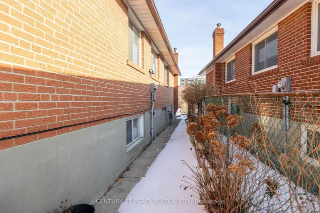 Additional image 38 of 39 Picaro Dr