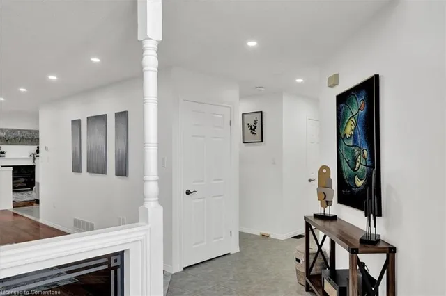 Additional image 3 of 13 Treeview Crt