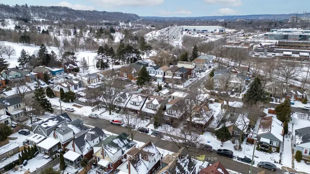 Additional image 32 of 40 Linwood Ave