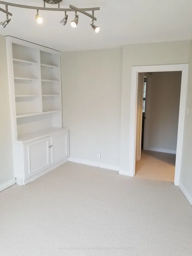 Additional image 6 of 119 Macpherson Ave