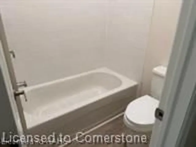 Additional image 6 of 488 Hughson St