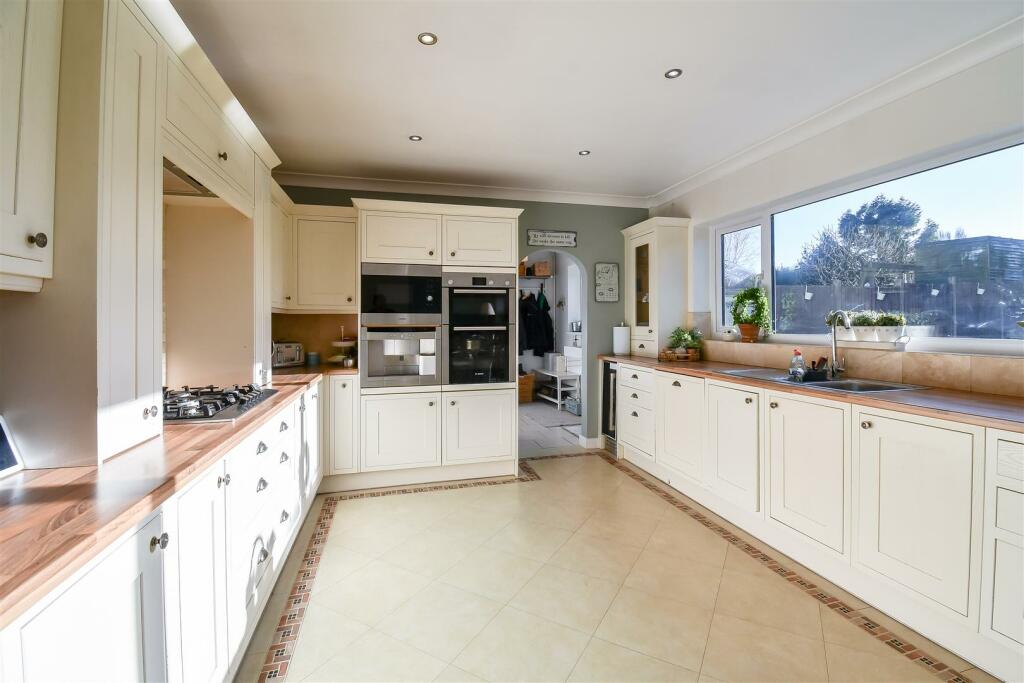 Additional image 4 of Highlight Lane, Barry