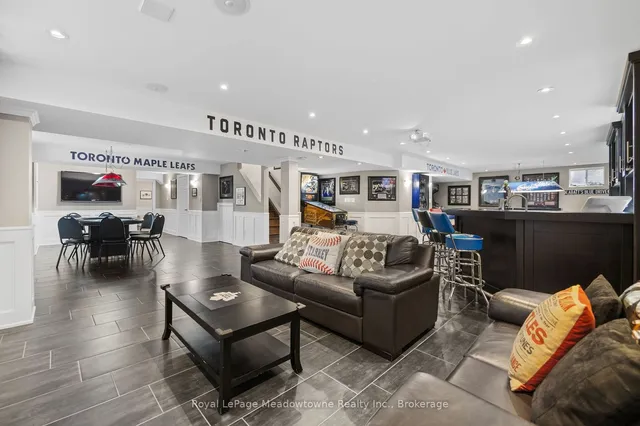 Additional image 33 of 748 Sales Crt