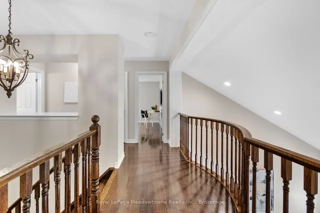 Additional image 25 of 748 Sales Crt