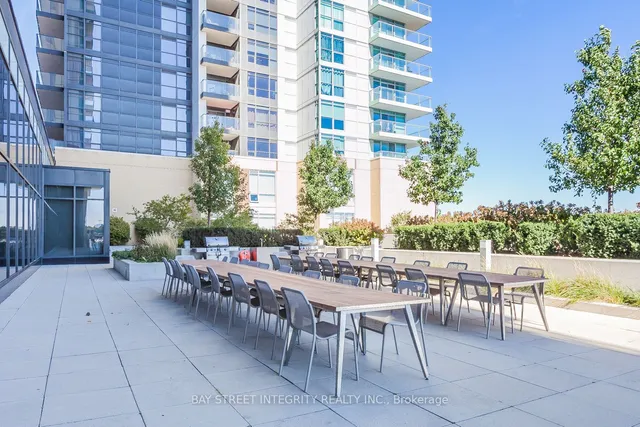 Additional image 29 of 15 Singer Crt Unit 715