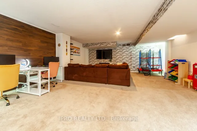 Additional image 25 of 1068 Job Cres