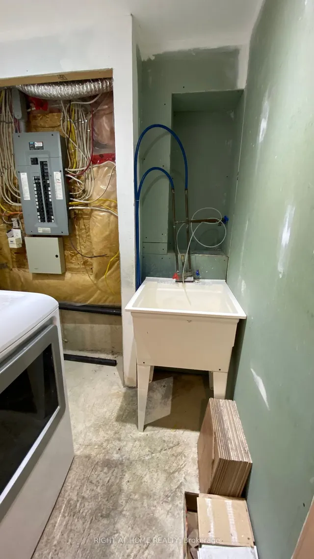 Additional image 31 of 1100 Bonin Cres