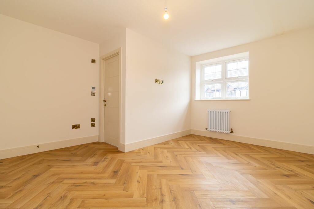 Additional image 5 of 44 The Green, Surrey, CR6