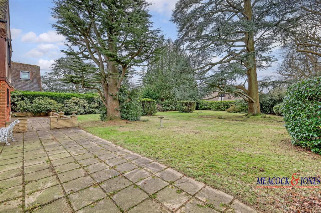 Additional image 5 of Roundwood Avenue, Hutton Mount, Brentwood