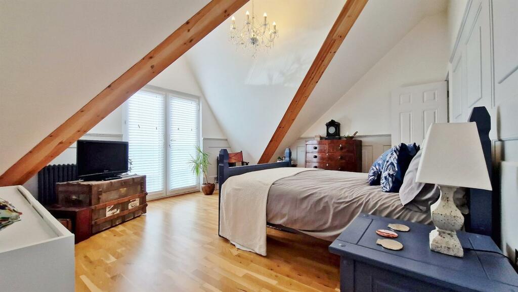 Additional image 32 of The Beach House, Green Lane, Walton On The Naze