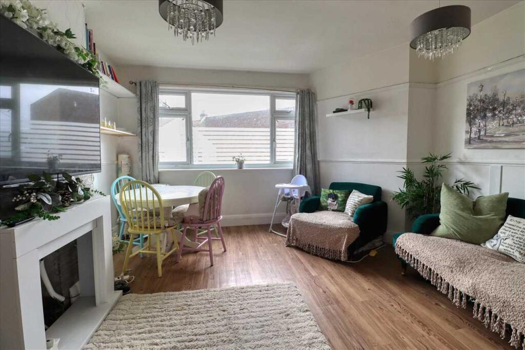 Additional image 2 of High Street, Clacton on Sea