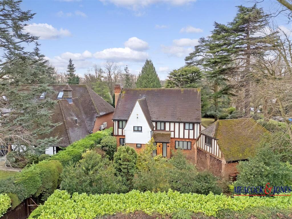 Additional image 7 of Roundwood Avenue, Hutton Mount, Brentwood