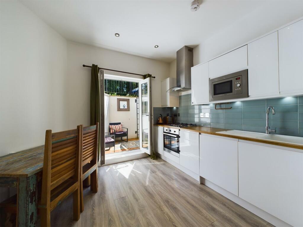 Additional image 4 of The Avenue, Coulsdon