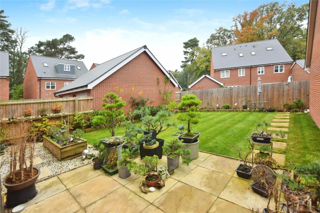 Additional image 2 of Iris Close, Colchester, Essex, CO4