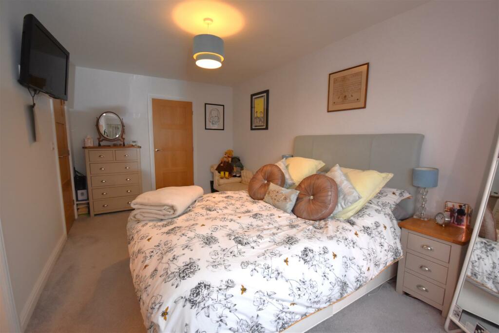 Additional image 10 of Meadow Lane, Willaston, Neston