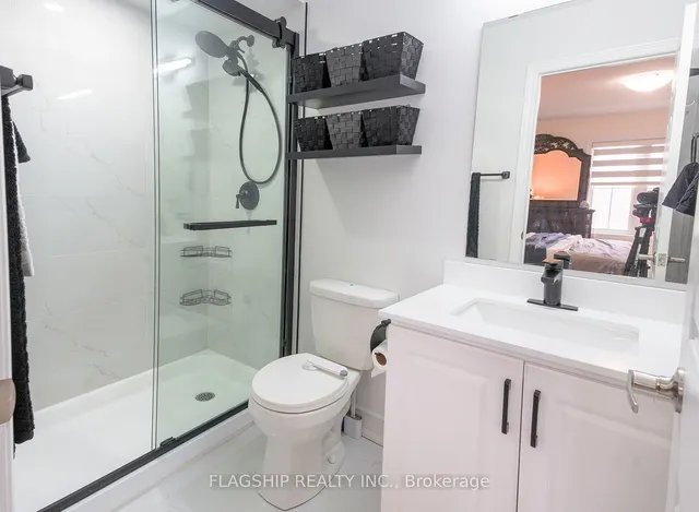 Additional image 15 of 19 Cedar Lake Cres