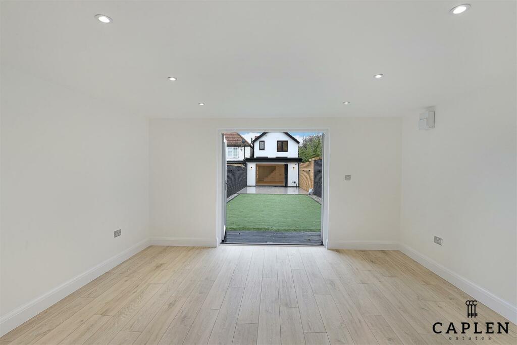Additional image 23 of Coopers Hill, Ongar