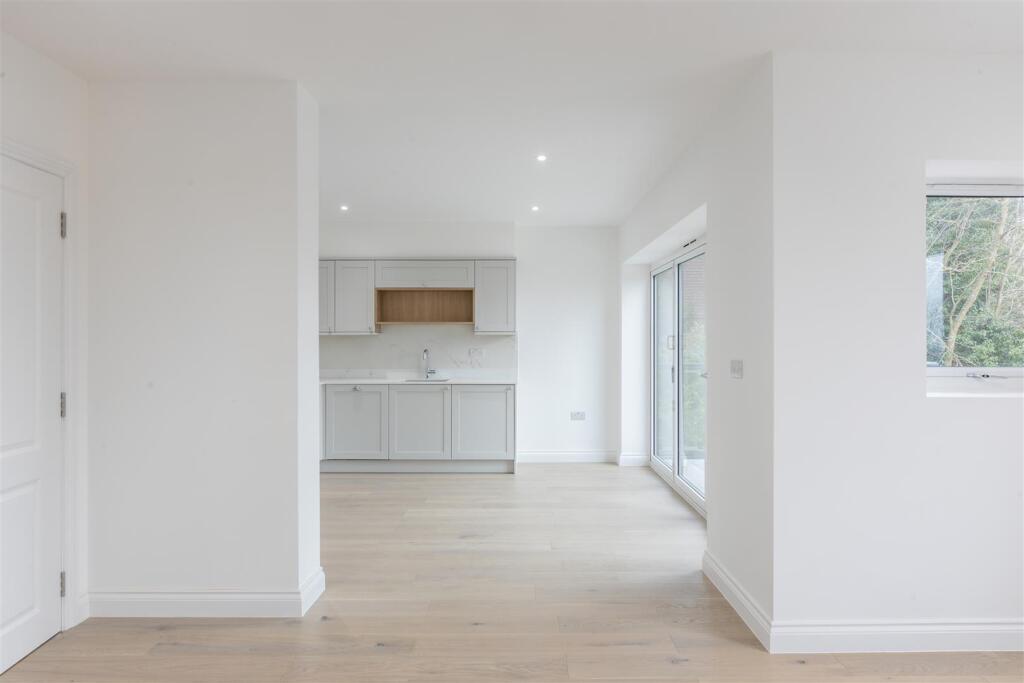 Additional image 5 of Sanderstead Road, South Croydon