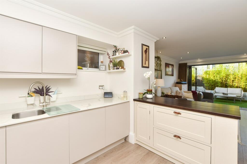 Additional image 4 of Station Approach, Whyteleafe, Surrey