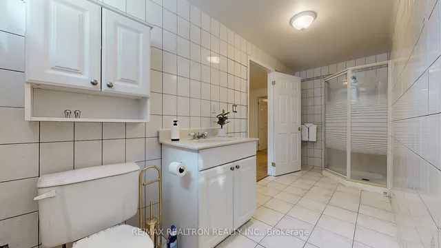 Additional image 32 of 520 Falconridge Cres