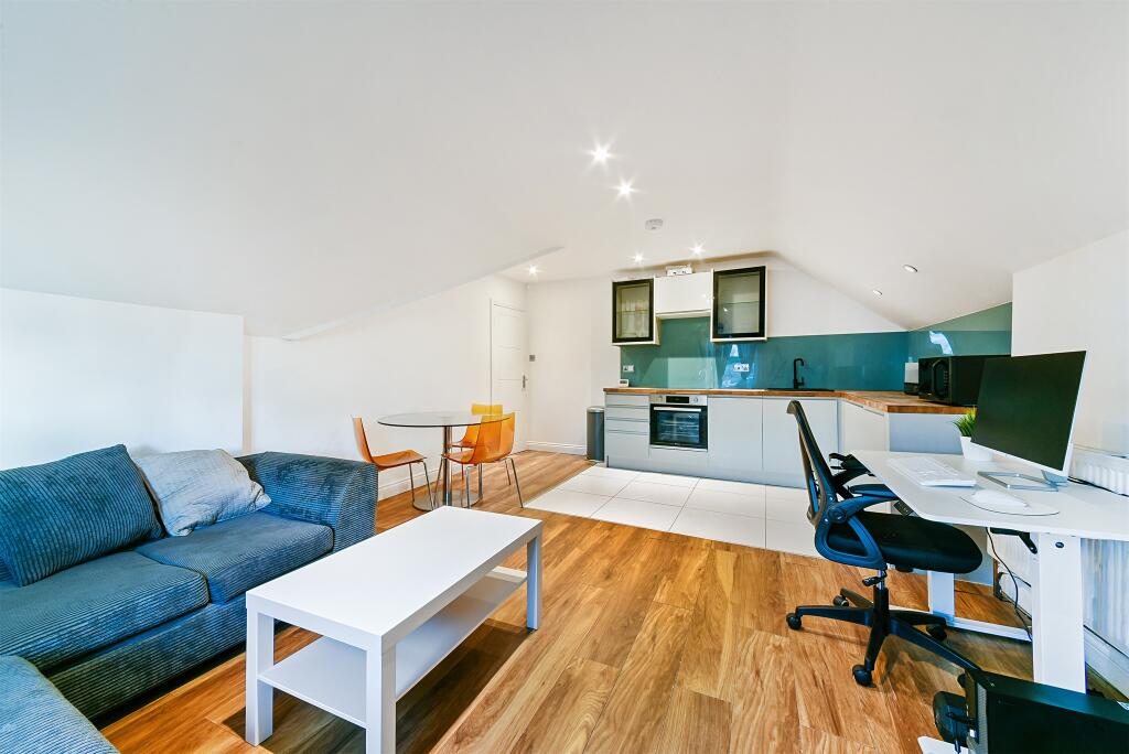 Additional image 10 of Birdhurst Rise, South Croydon