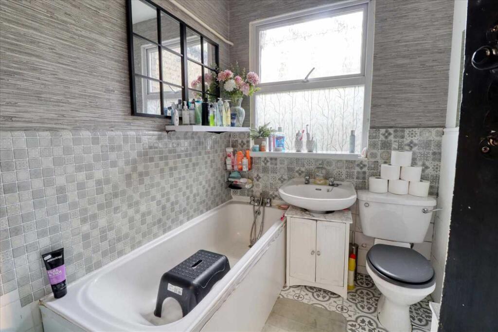 Additional image 4 of High Street, Clacton on Sea