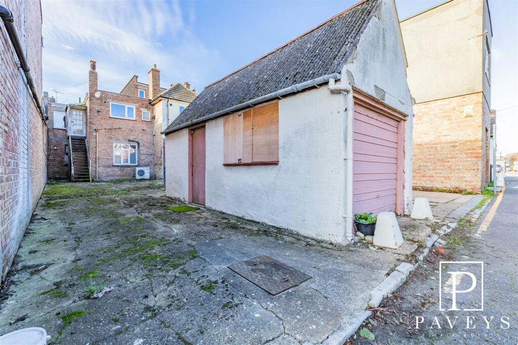 Additional image 20 of Connaught Avenue, Frinton-On-Sea