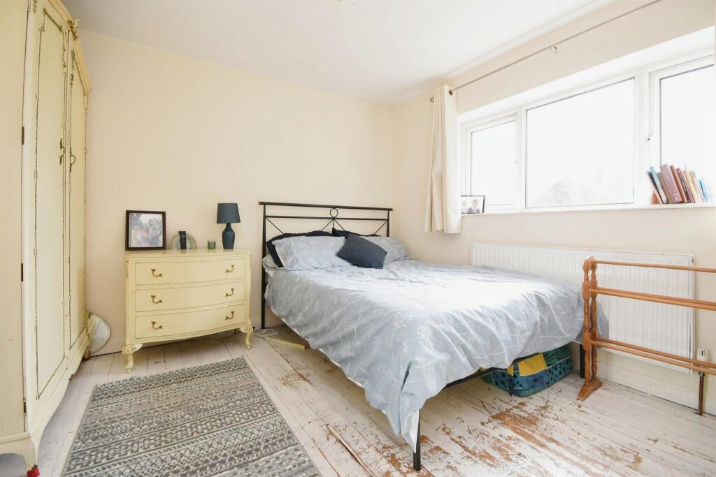 Additional image 10 of Meadgate Avenue, Great Baddow, Chelmsford