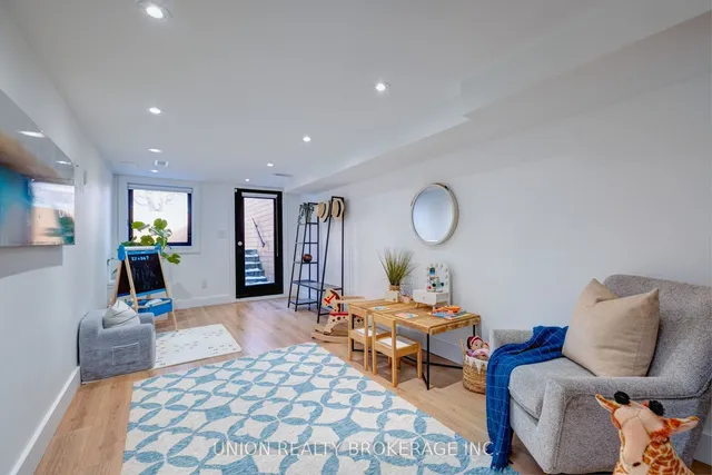 Additional image 29 of 47 Woodfield Rd