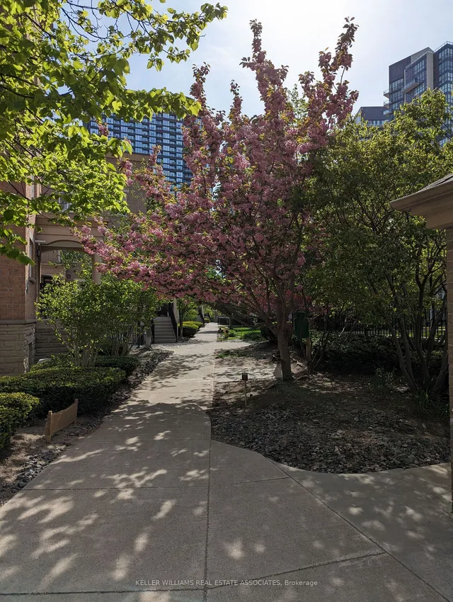 Additional image 24 of 34 Western Battery Rd Unit 421