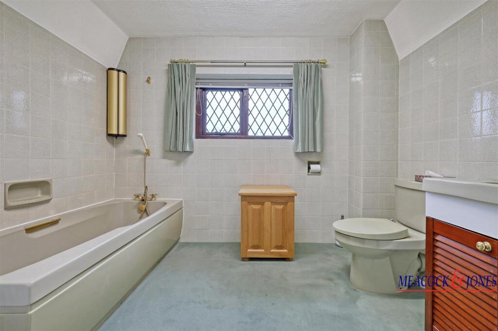 Additional image 31 of Roundwood Avenue, Hutton Mount, Brentwood