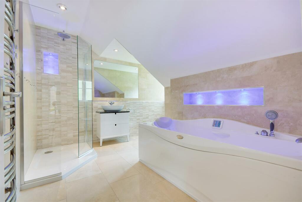 Additional image 32 of Thorndon Approach, Herongate, Brentwood