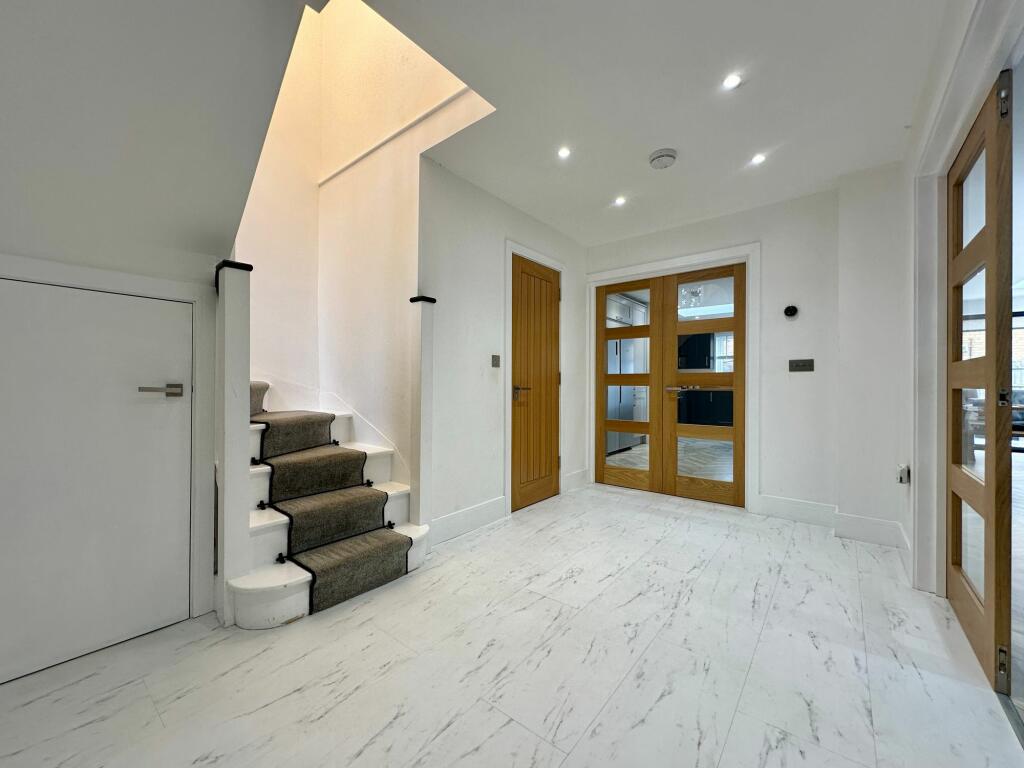 Additional image 12 of Wiggins Lane, Billericay, CM12